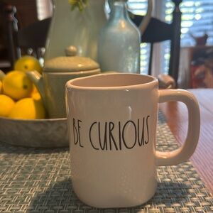 Rae Dunn BE CURIOUS” mug cup